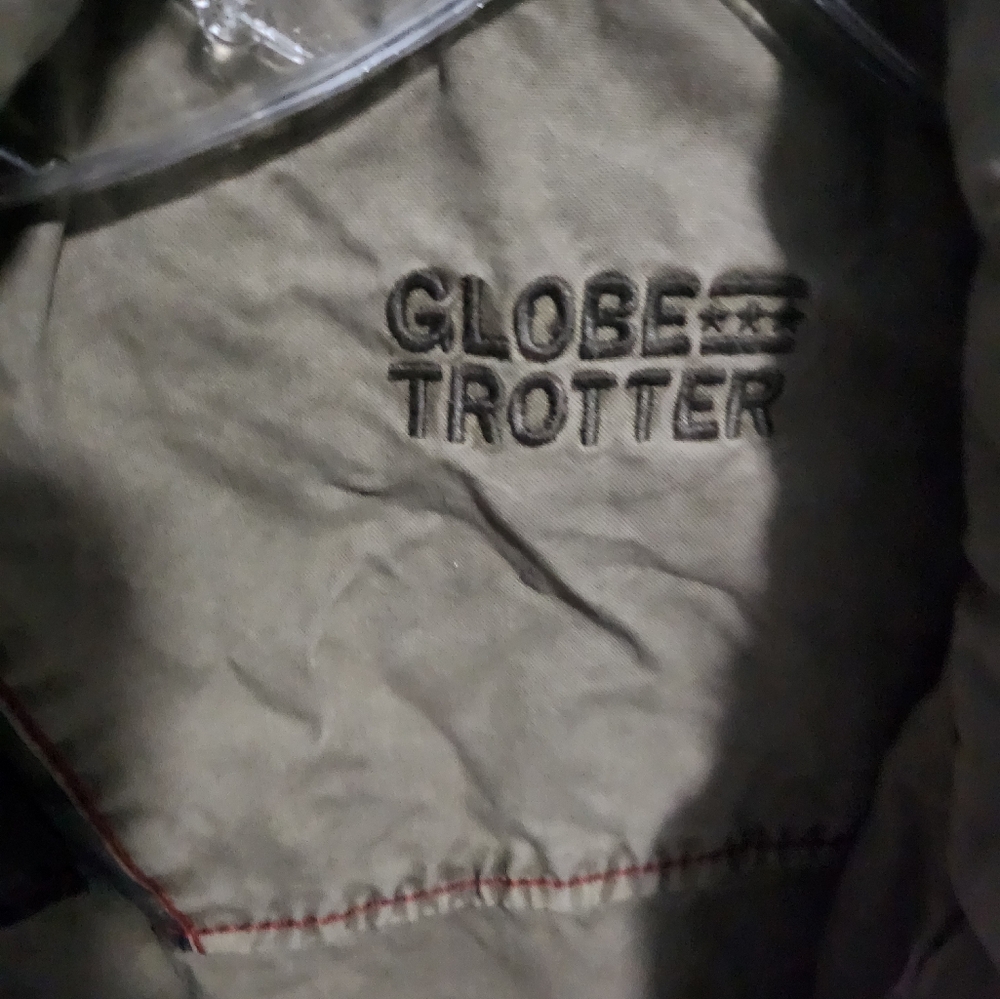 GLOBE TROTTER ARMY GREEN JACKET